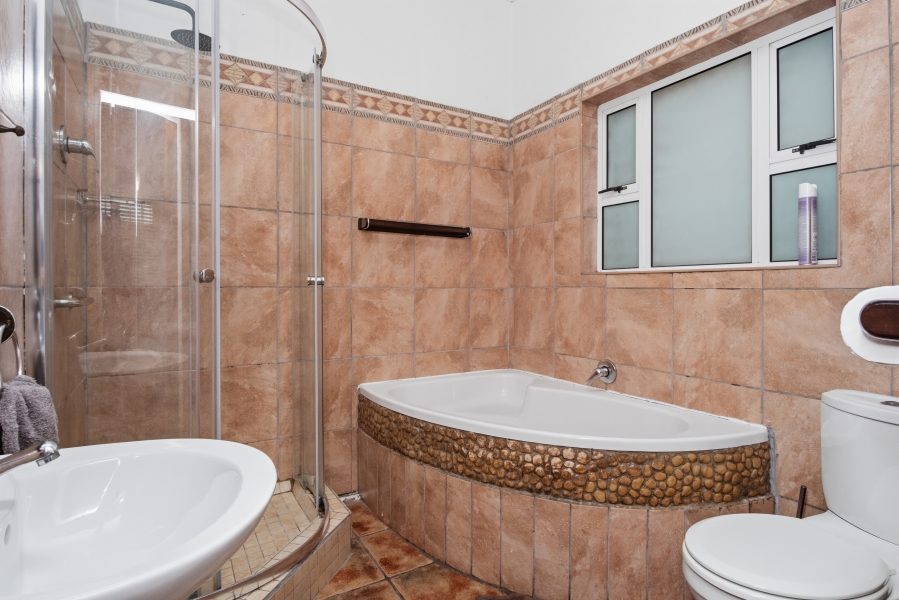 5 Bedroom Property for Sale in Wynberg Western Cape